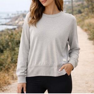 Vuori Daydream Crew Long Sleeve Shirt In Light Heathered Grey Size M